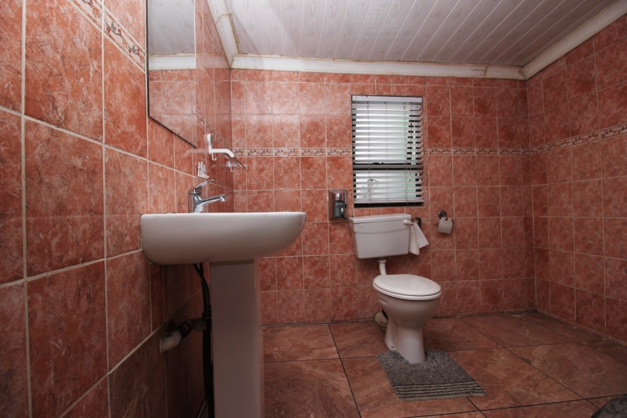 3 Bedroom Property for Sale in Silvertown Western Cape